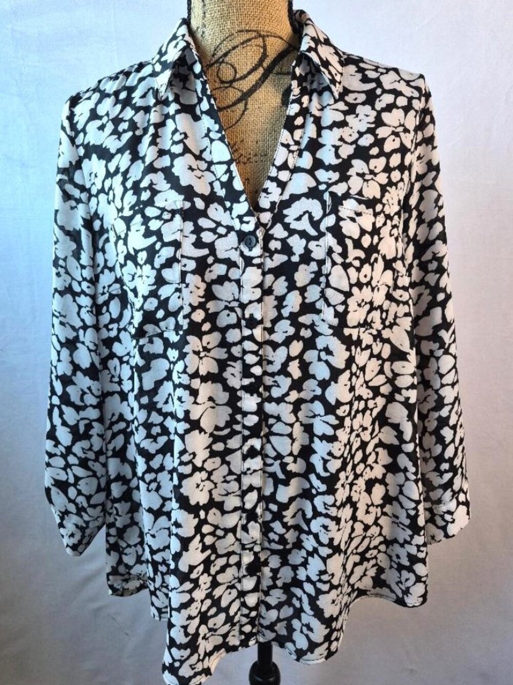 Fortune + Ivy 3/4 Length Button-Up Blouse | Black and White - XL